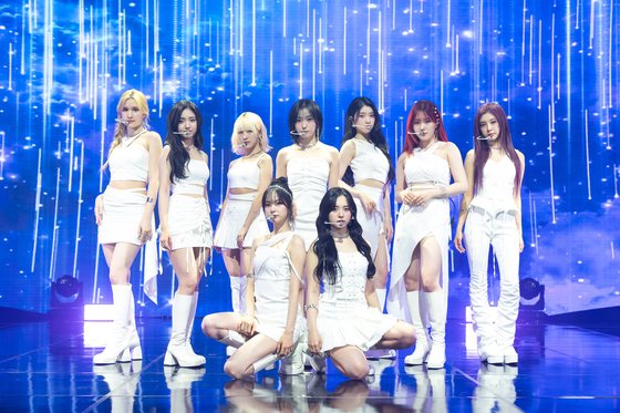 Girl group Kep1er sings ″Shooting Star″, the lead track from their first Korean album, ″Kep1going On″, during a press showcase on Monday afternoon in eastern Seoul. [WAKEONE/SWING ENTERTAINMENT]